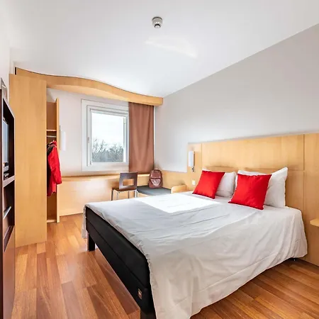 比尔森宜必思酒店 3*