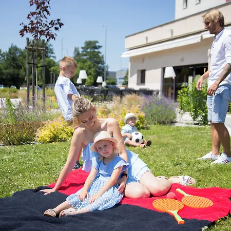 比尔森宜必思酒店 3* 比尔森