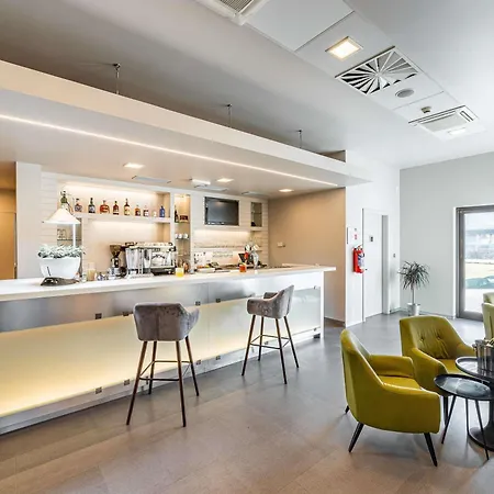 比尔森宜必思酒店 3* 比尔森