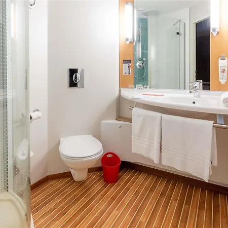 Ibis ホテル 3*